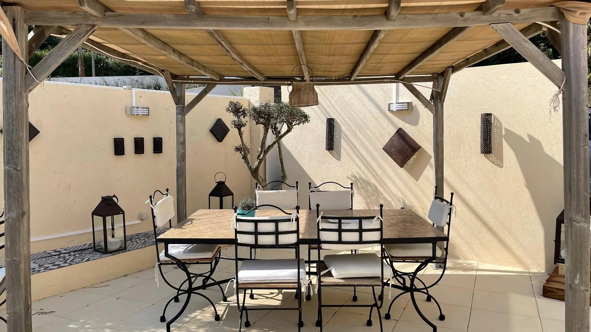 Les Chambres D'Hotes Du Grand Mornas Carry-le-Rouet Bed & Breakfast