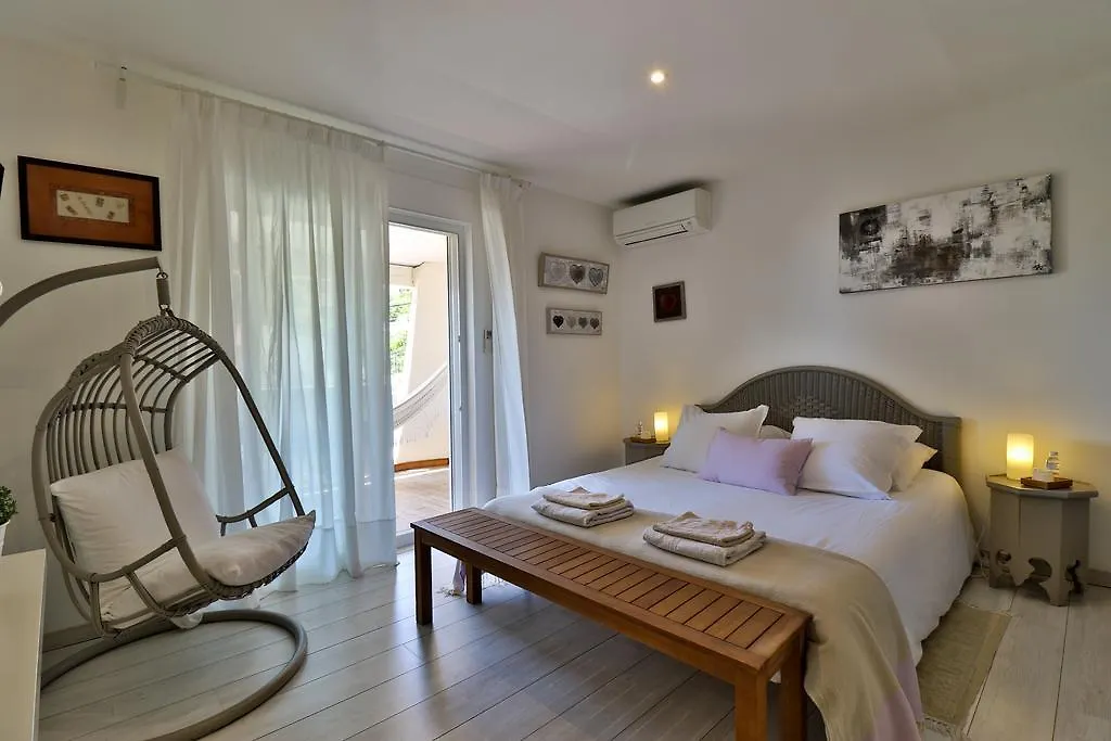 Les Chambres D'Hotes Du Grand Mornas Carry-le-Rouet Bed & Breakfast