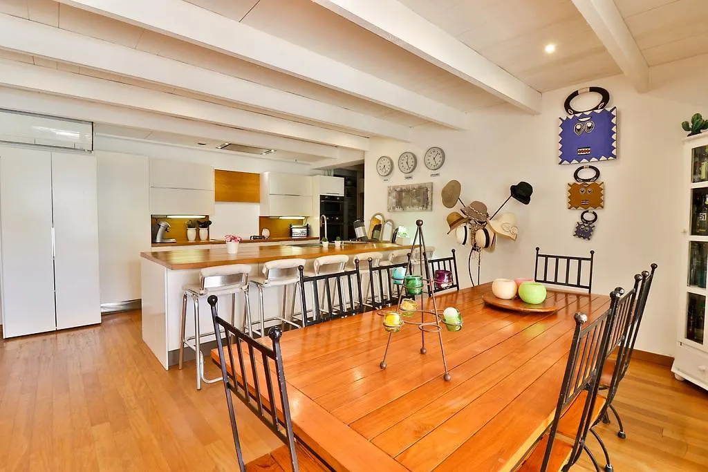 Les Chambres D'Hotes Du Grand Mornas Carry-le-Rouet Bed & Breakfast