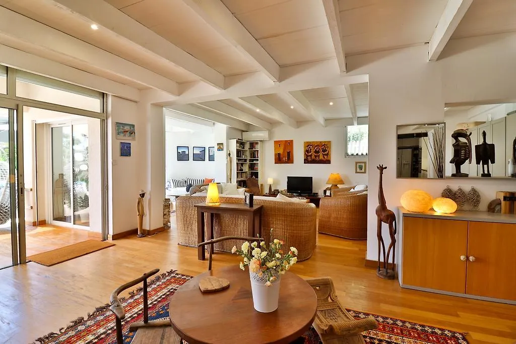 Les Chambres D'Hotes Du Grand Mornas Carry-le-Rouet 2*,