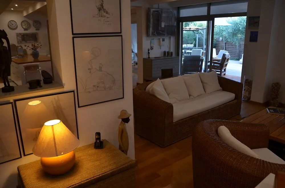 Les Chambres D'Hotes Du Grand Mornas Carry-le-Rouet Bed & Breakfast