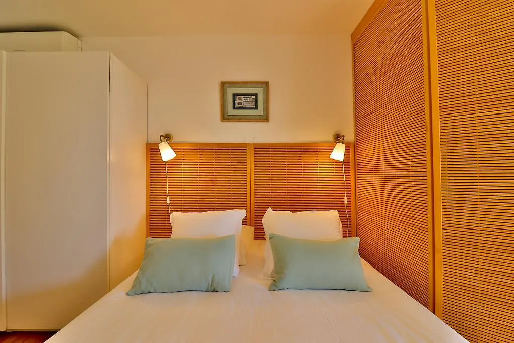Les Chambres D'Hotes Du Grand Mornas 카리르루에 프랑스