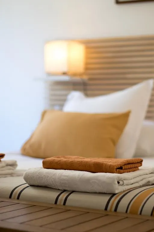 B&B Les Chambres D'Hotes Du Grand Mornas 카리르루에