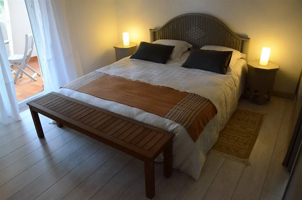 Les Chambres D'Hotes Du Grand Mornas 카리르루에 2*,  프랑스